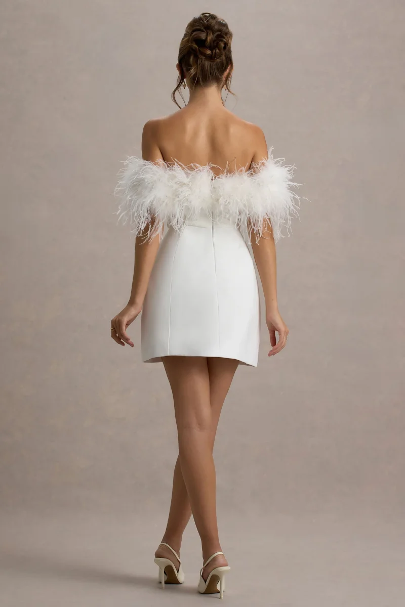 Palace | Vestido corto blanco con escote bardot y detalle de plumas - Imagen 4