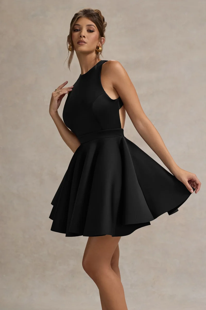 Waverly | Vestido corto en negro con espalda abierta y falda skater - Imagen 6