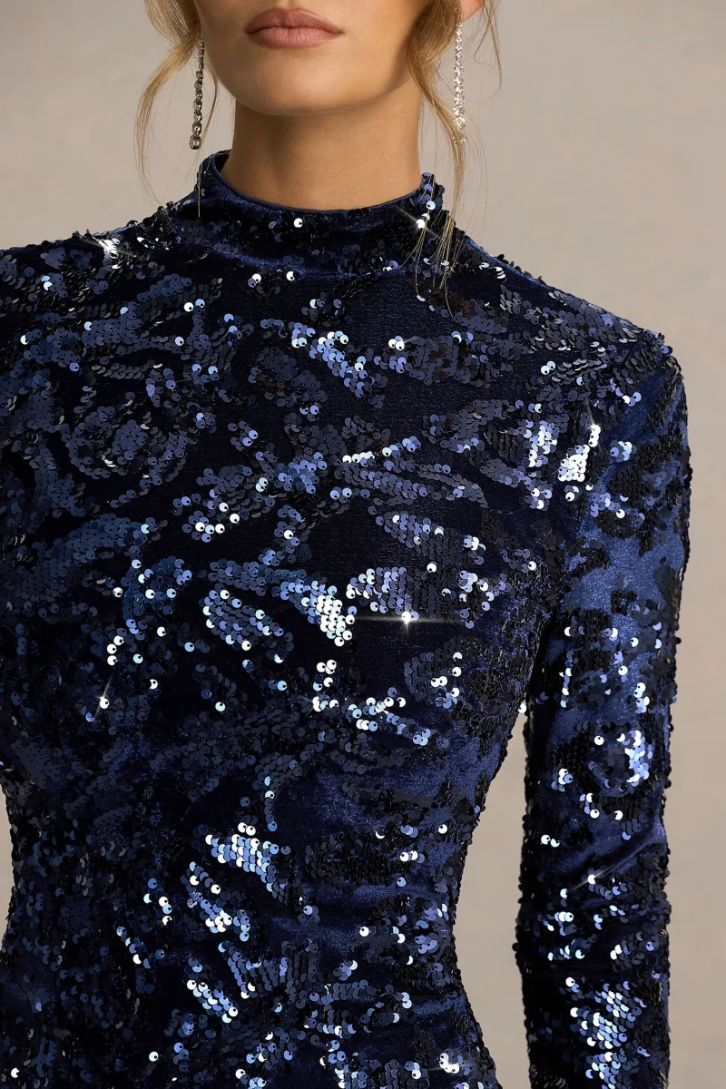 Alanita | Vestido midi azul marino de terciopelo y lentejuelas con cuello alto y mangas largas - Imagen 4