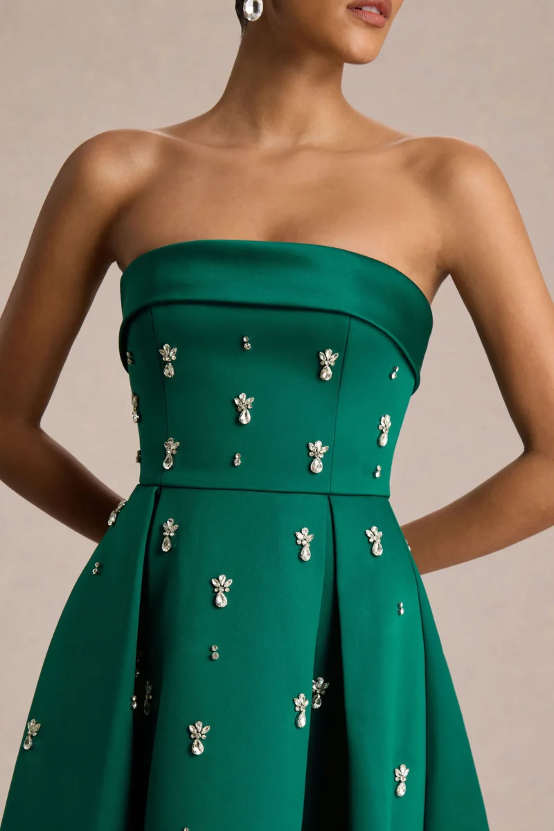 Sylvette | Vestido Midi Skater de Satén Verde Oscuro con Escote Bandeau - Imagen 4