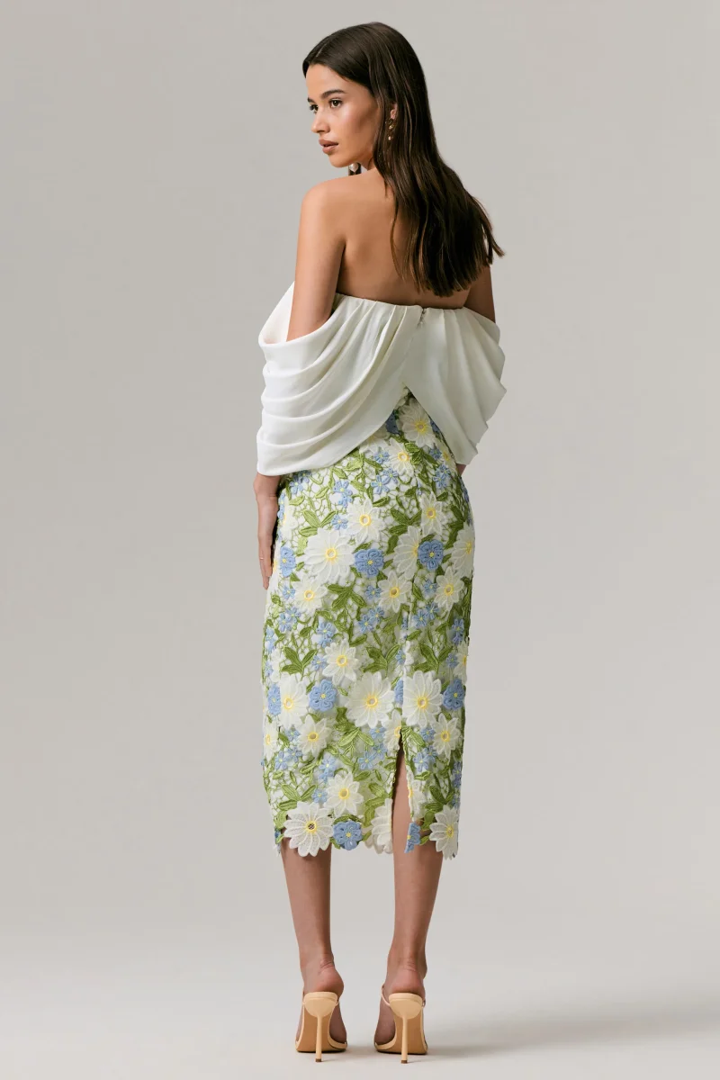 Entitled | Vestido Midi con Estampado Floral Crema y Escote Bardot con Detalles de Encaje - Imagen 3