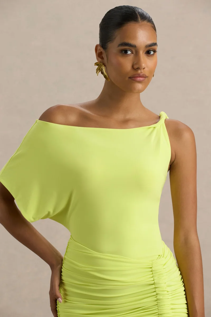 Marci | Vestido corto en Verde Lima Asimétrico Fruncido con Fajín - Imagen 6