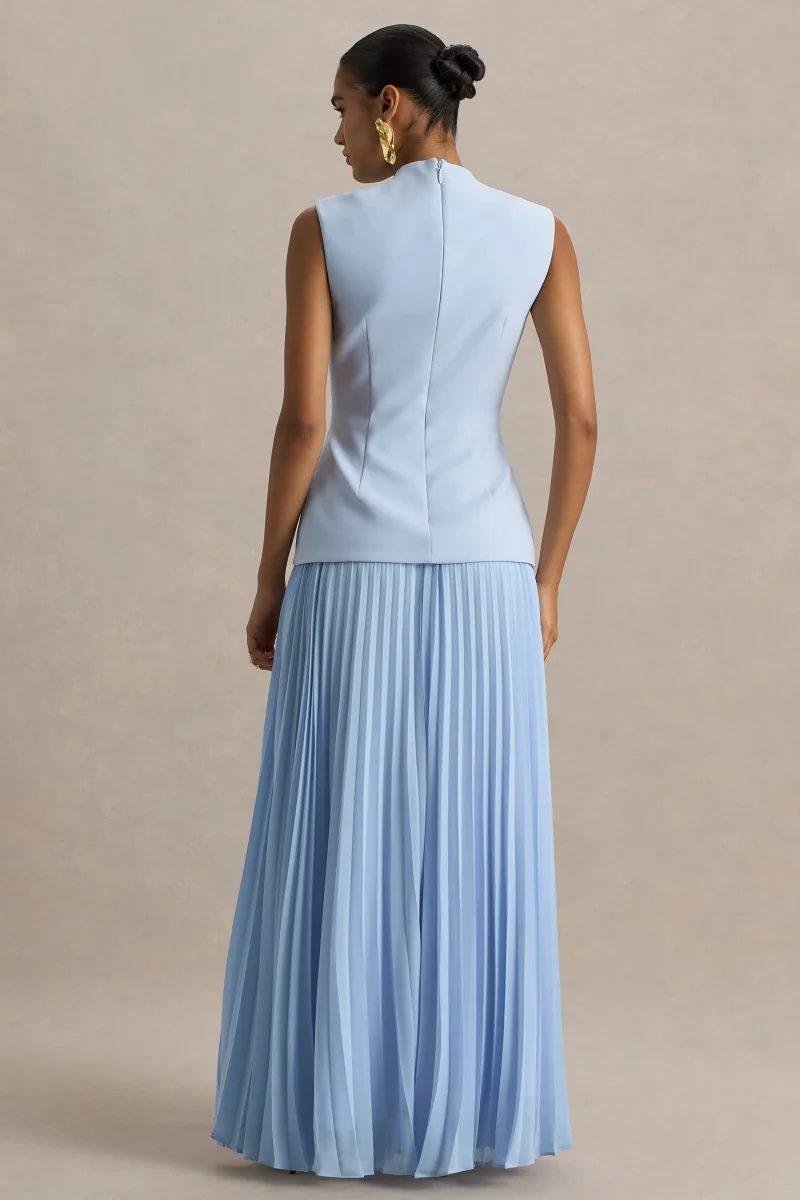 Heavenly | Vestido largo azul claro con detalle de botones dorados y falda plisada - Imagen 3
