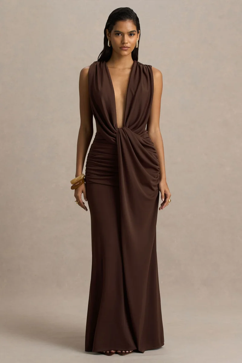 Serafina | Vestido Largo Chocolate De Escote Profundo Extremo con Detalle Wrap y Fruncidos - Imagen 3