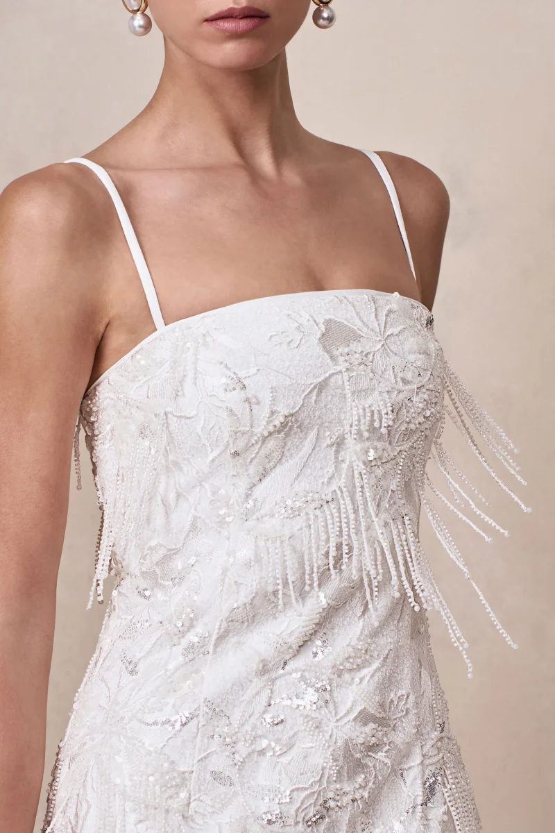 Paulina | Vestido Corto Blanco Adornado Con Escote Palabra De Honor - Imagen 8