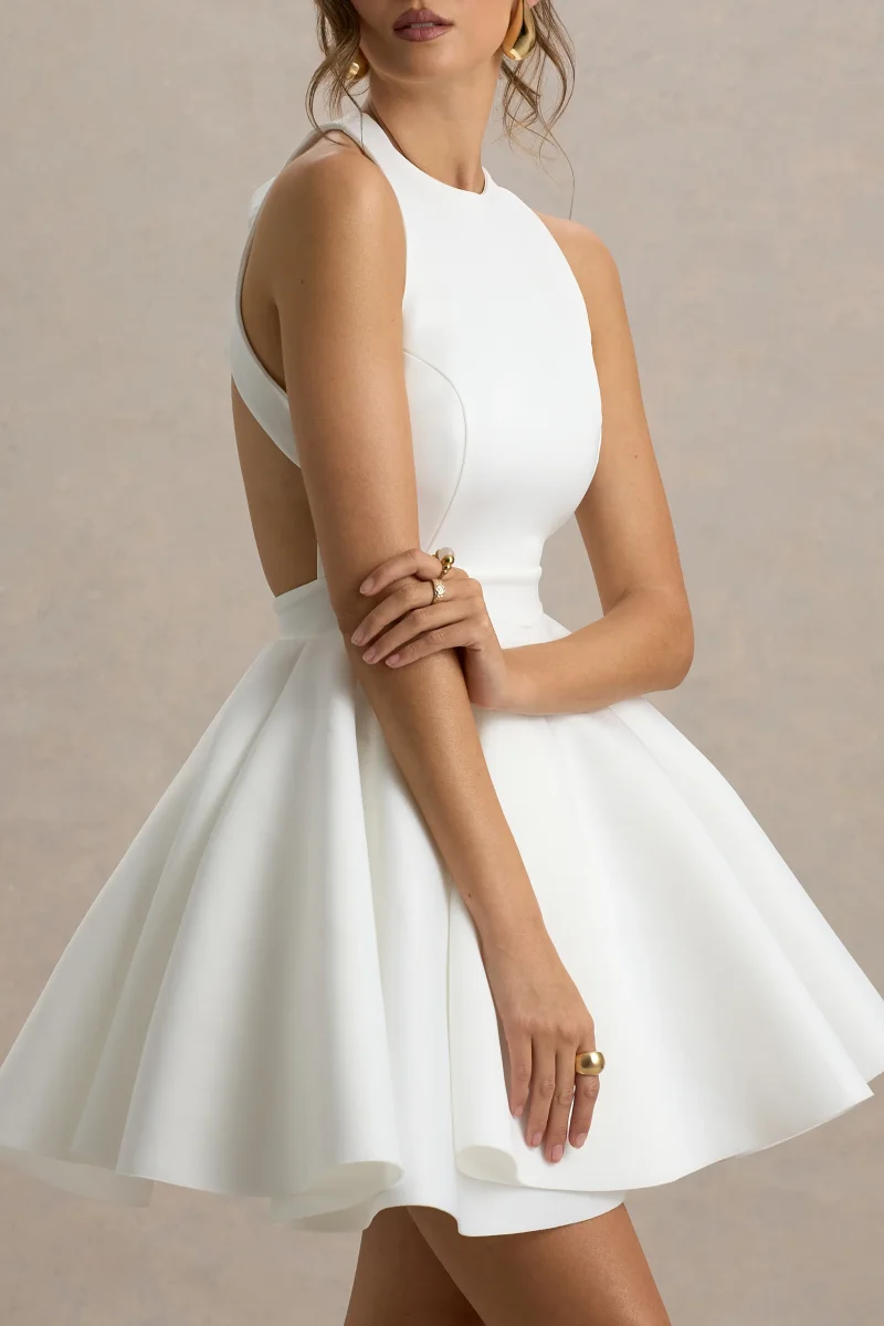 Waverly | Vestido corto en blanco con espalda abierta y falda skater - Imagen 4
