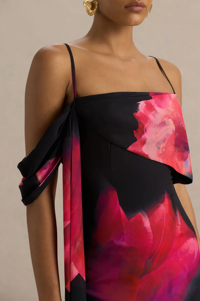 Leonara | Vestido largo con detalle de flor rojizas y una manga drapeada - Imagen 6
