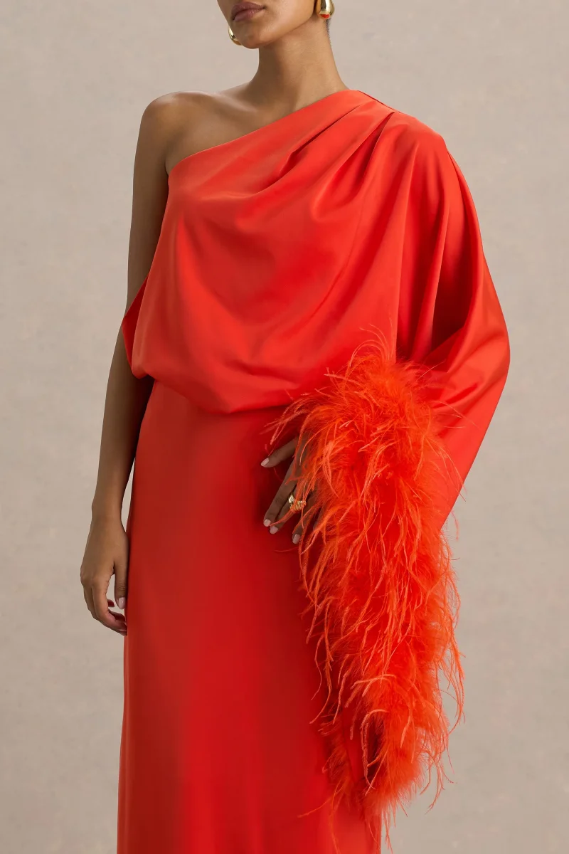 Felicity | Vestido Largo naranja de satén con escote asimétrico con plumas y detalles fruncidos - Imagen 6