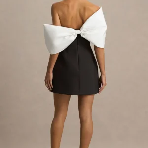 Tindra | Vestido Corto Blanco y Negro con Escote Bandeau y Mangas de Lazo