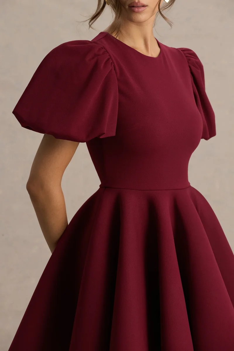 Emelia | Vestido Corto Skater Burdeos con Mangas Abullonadas - Imagen 5