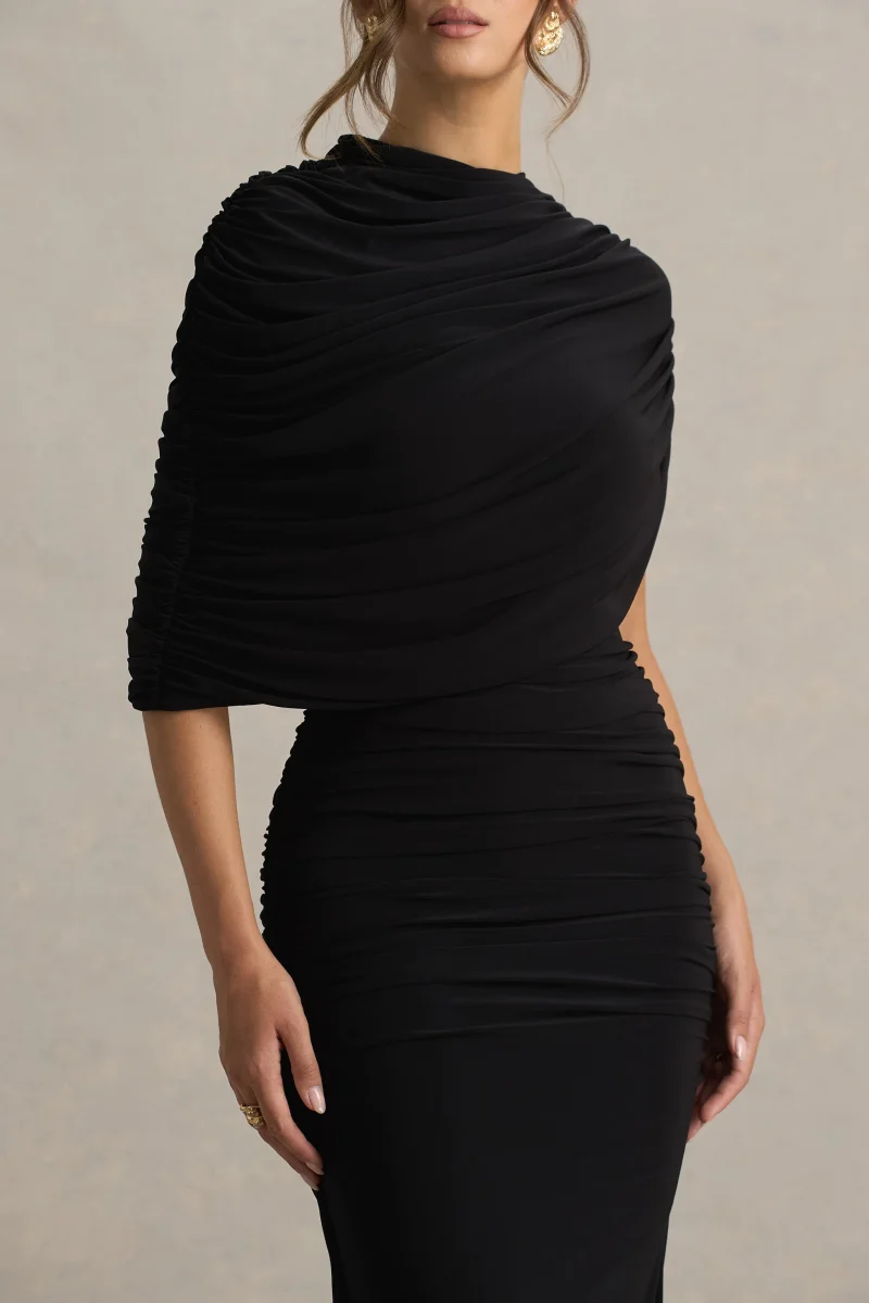 Glitz | Vestido largo en Negro con Escote Alto, Manga Capa y Detalle Fruncido - Imagen 5