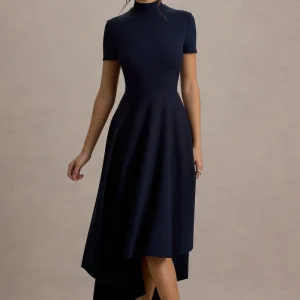 Bellona | Vestido midi azul marino con mangas cortas y falda asimétrica