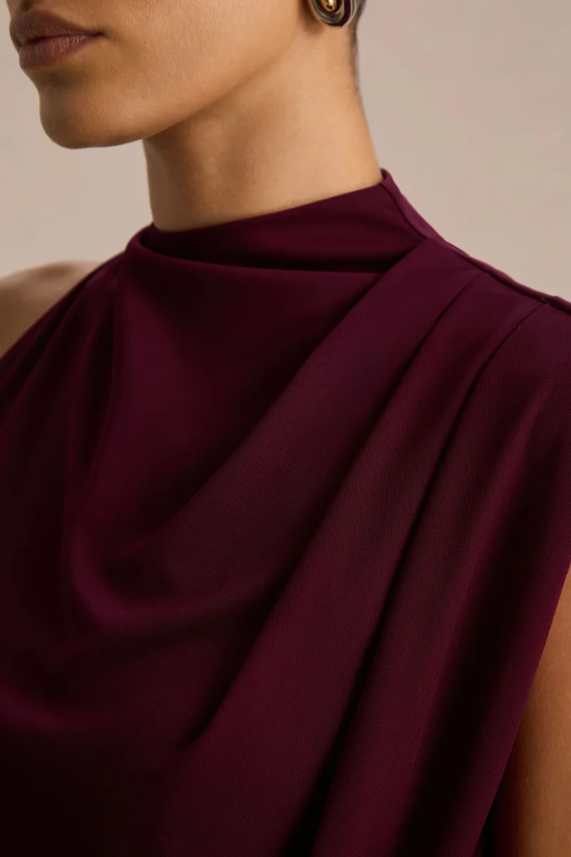 Umaira | Vestido largo burdeos con escote alto - Imagen 7