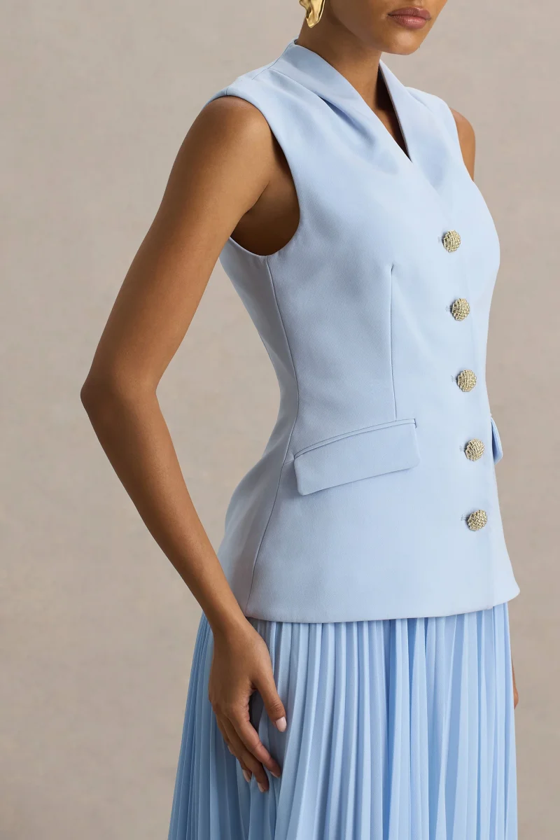 Heavenly | Vestido largo azul claro con detalle de botones dorados y falda plisada - Imagen 5