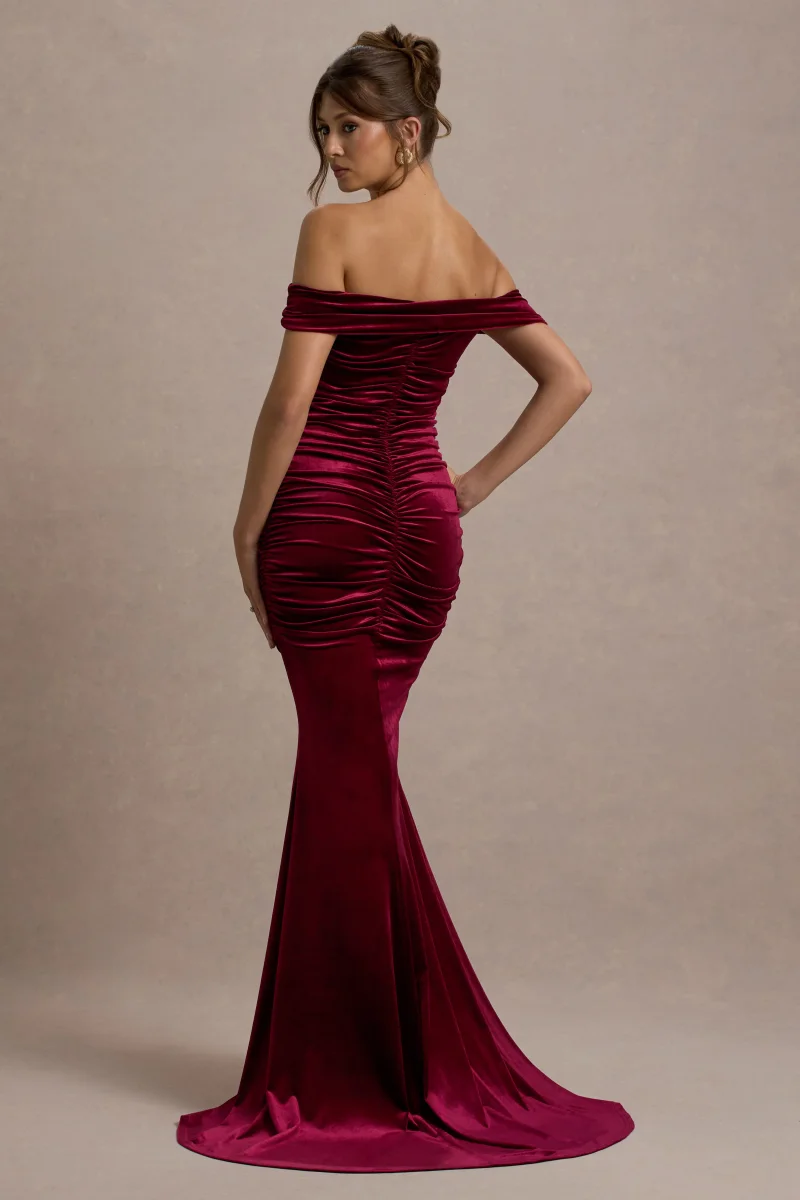 Apolline | Vestido largo de terciopelo burdeos fruncido y escote bardot - Imagen 7