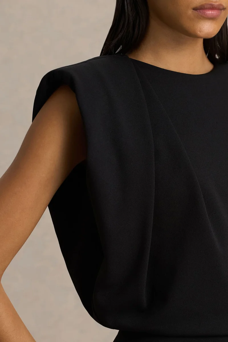 Tiff | Mono Negro De Cuello Alto Con Detalle Drapeado - Imagen 4