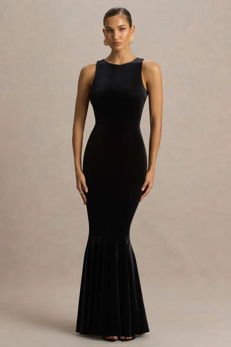 Pippa | Vestido Largo Negro De Terciopelo Con Cuello Redondo Y Cola De Sirena