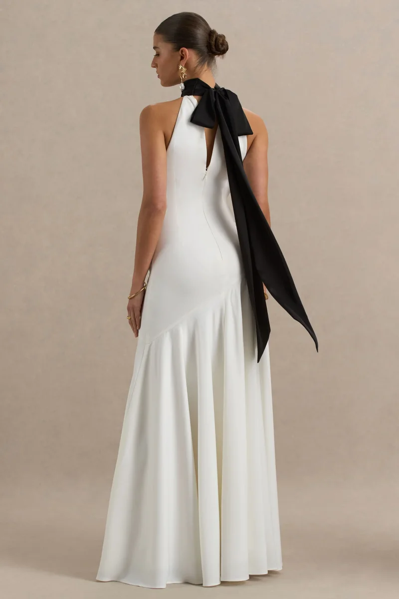 Luscious | Vestido largo blanco y negro con cuello alto cintura baja y detalle de lazo. - Imagen 3