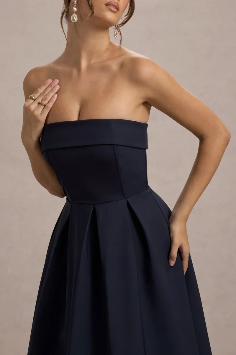 Annalise | Vestido Midi Azul Marino De Bandeau Con Falda Plisada - Imagen 4