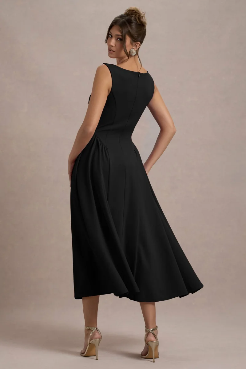 Muriel | Vestido midi negro con escote barco y bajo con volumen - Imagen 3