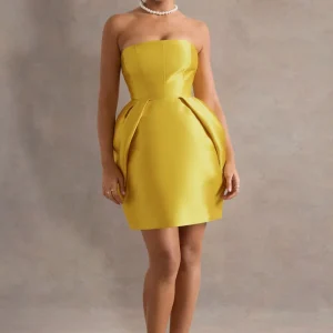 Lovebug | Vestido corto con escote y falda abullonada en color mostaza