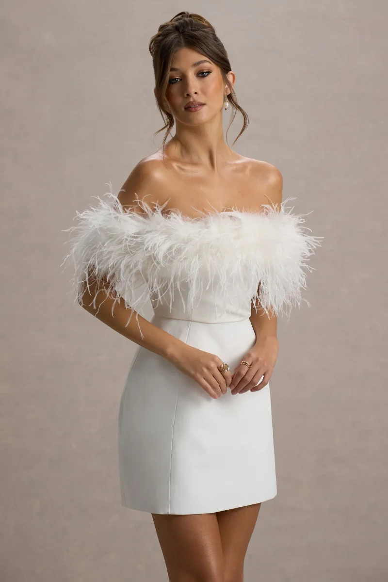 Palace | Vestido corto blanco con escote bardot y detalle de plumas - Imagen 5