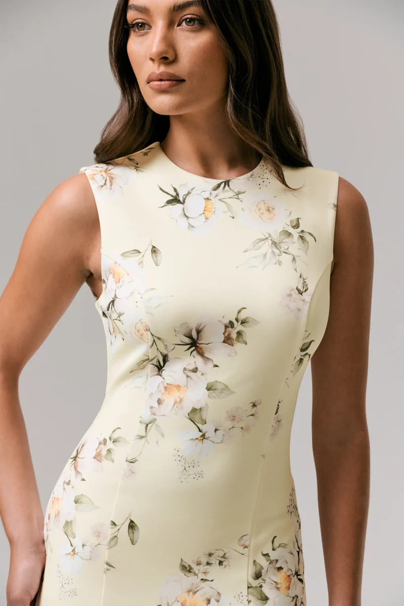 Priceless | Vestido Midi Cola de Pescado con Estampado de Limón y Escote Alto - Imagen 6