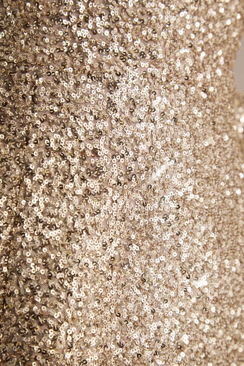 Invite | Vestido corto dorado de lentejuelas con escote cuadrado - Imagen 7
