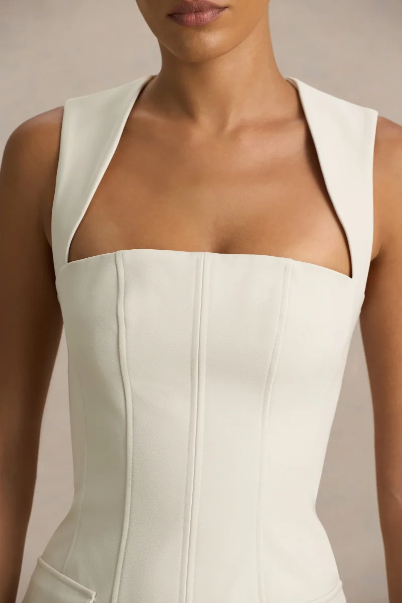 Mollie | Vestido corto Entallado con Escote Cuadrado en Nude - Imagen 6