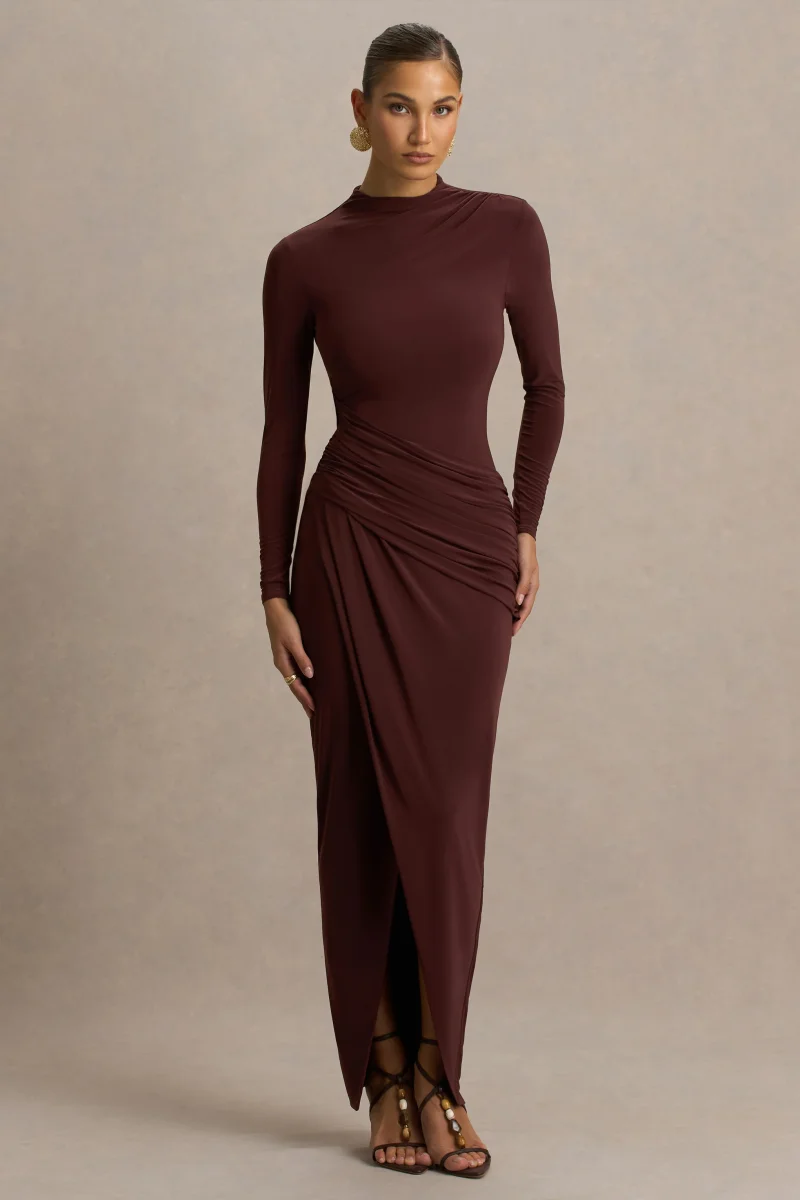 Zephyra | Vestido Largo Marrón Con Escote Alto Cruzado - Imagen 5