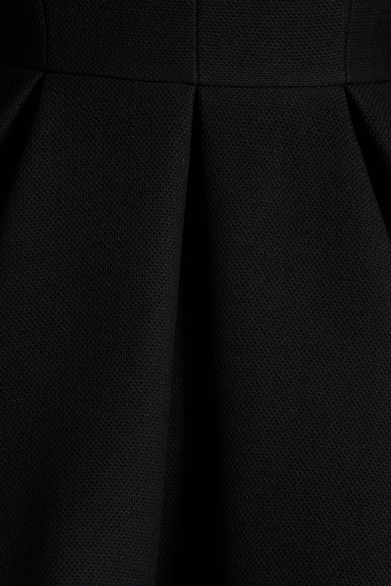 Katt | Vestido Corto Negro Entallado con Escote Profundo - Imagen 7
