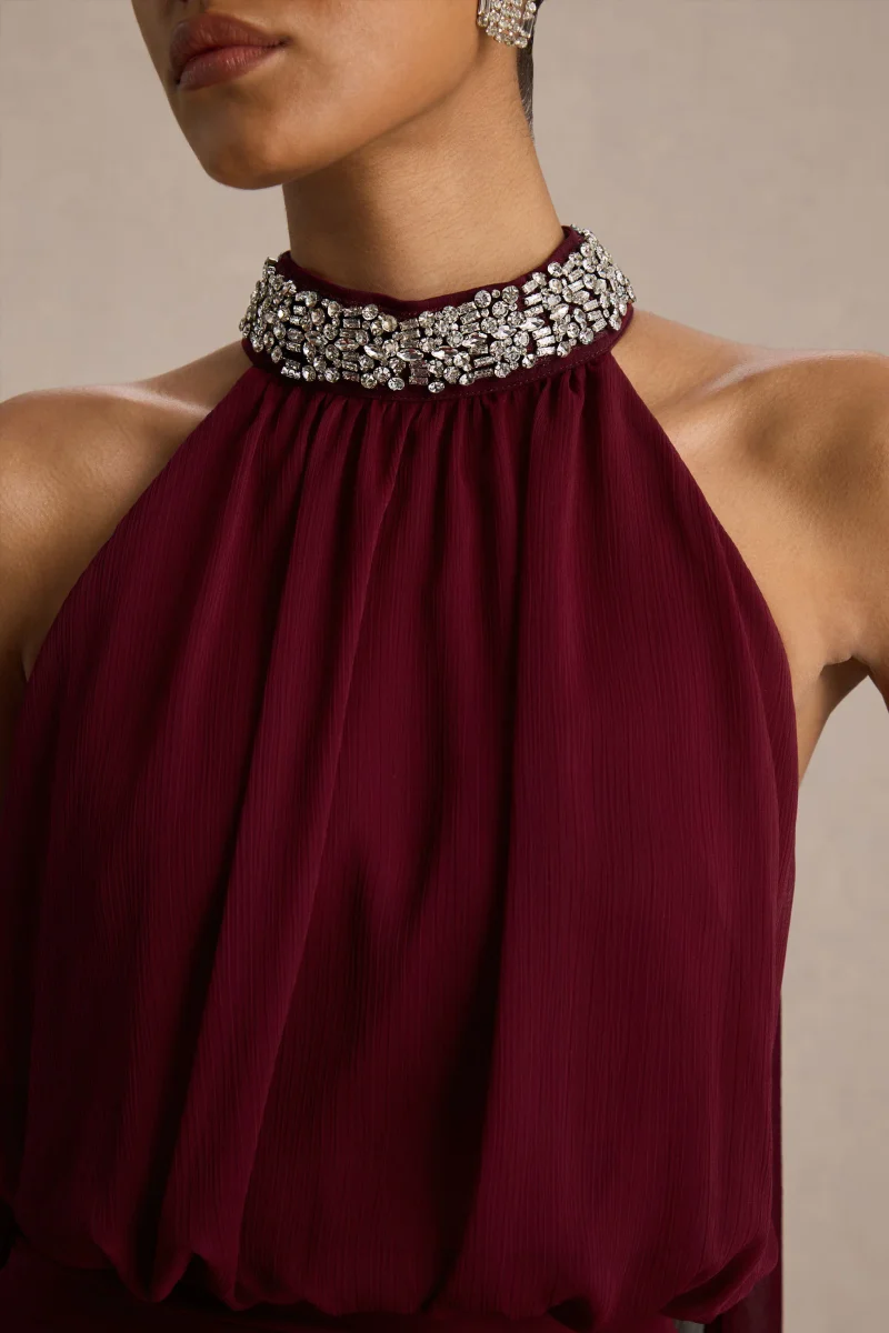 Marie | Vestido largo burdeos con escote halter y detalles adornados - Imagen 6