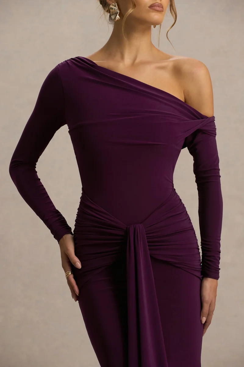 Clover | Vestido largo burdeos con escote asimétrico cruzado y fajín - Imagen 5