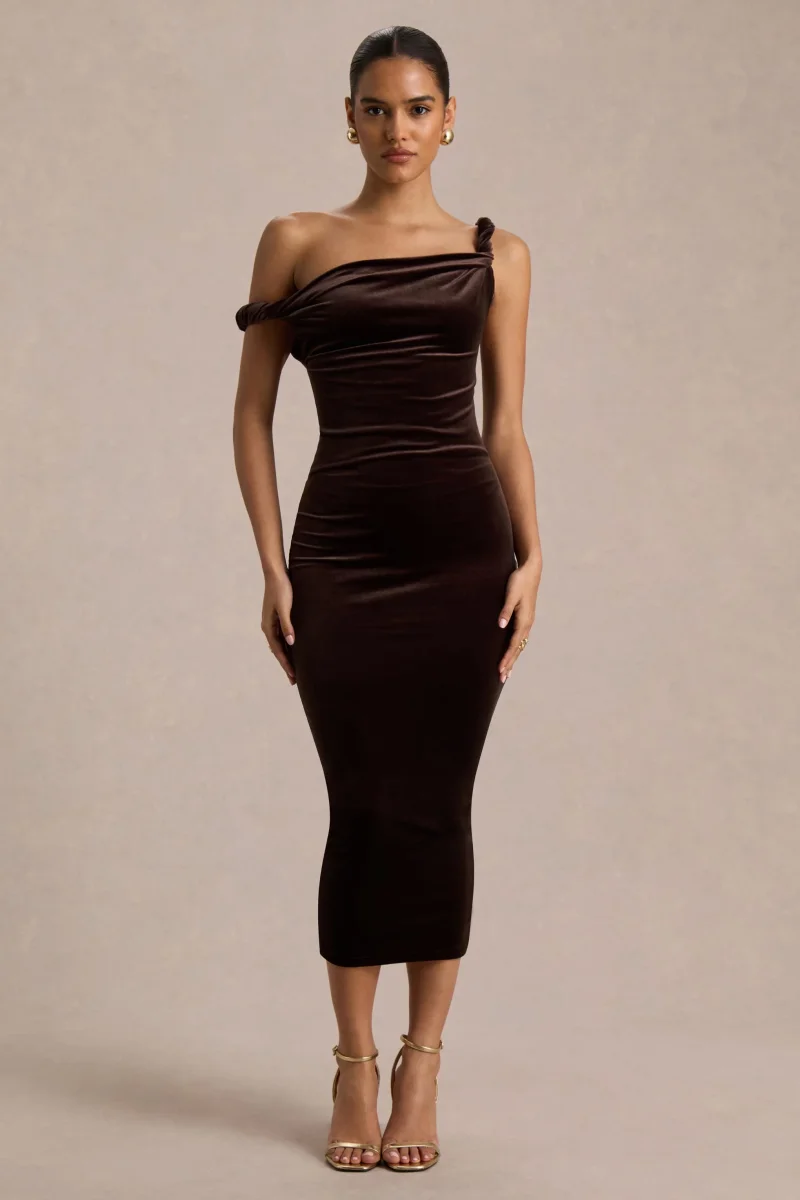 Carella | Vestido Midi Asimétrico de Terciopelo Marrón con Retorcido - Imagen 6