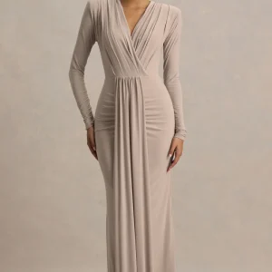 Flashy | Vestido Largo Champagne con Escote Profundo y Detalles Plisados