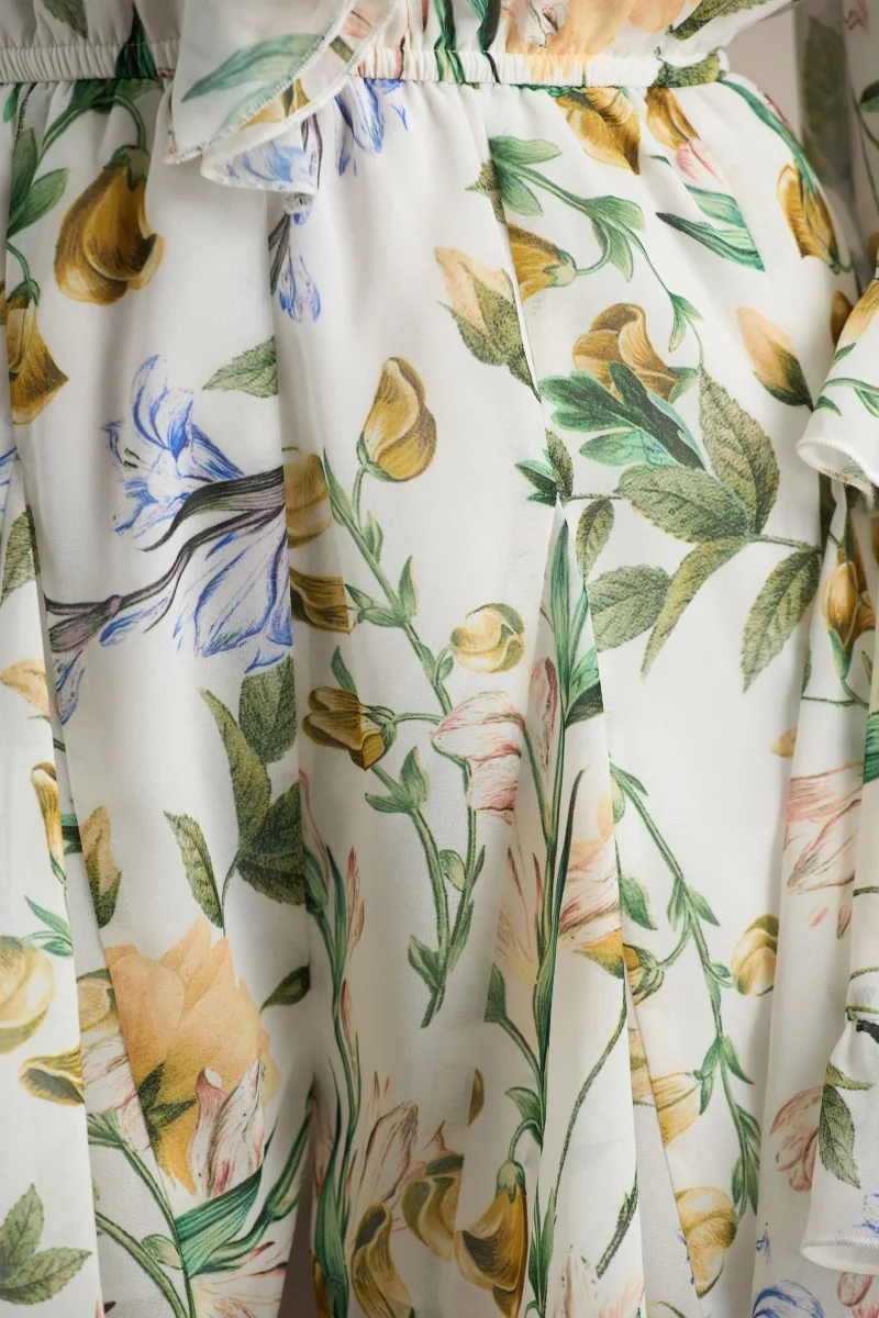 Anaya | Mono Corto De Gasa Con Estampado Floral En Color Limón Y Mangas Largas - Imagen 8
