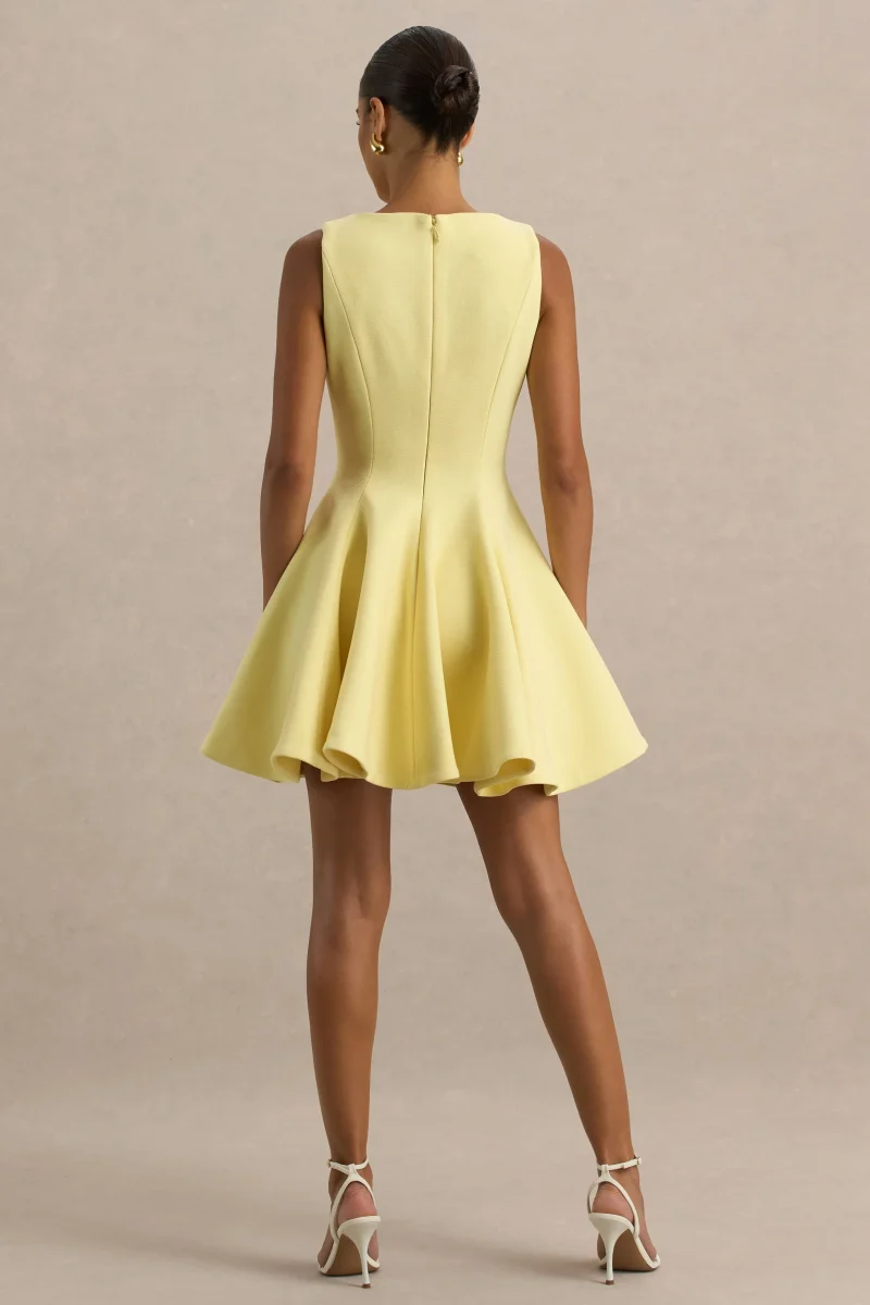 Gabrielle | Vestido corto amarillo limón de cuello alto con detalle fruncido - Imagen 3