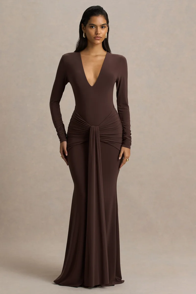 Saffie | Vestido Largo Chocolate De Escote Profundo Con Mangas Largas Y Detalles Fruncidos - Imagen 2
