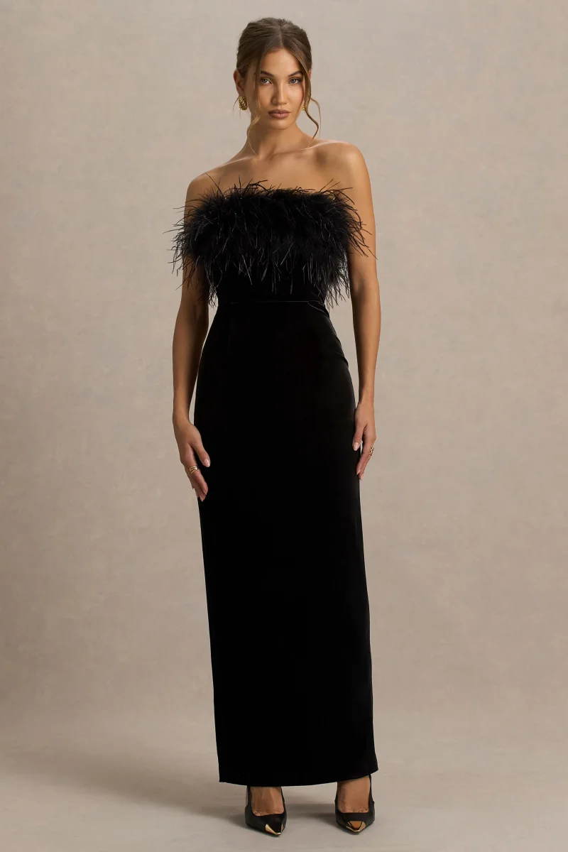 Arella | Vestido Largo de terciopelo negro con escote bandeau y ribete de plumas