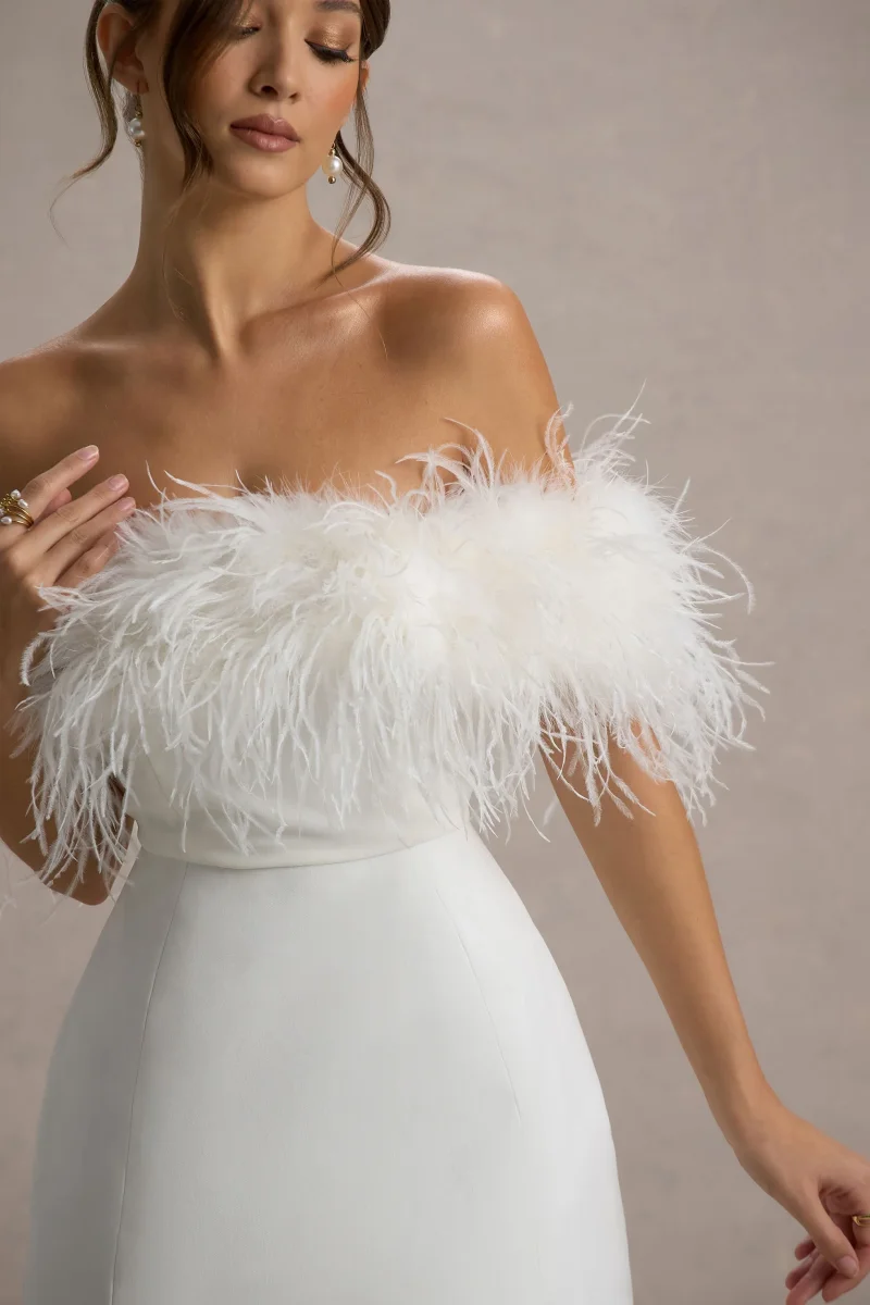 Palace | Vestido corto blanco con escote bardot y detalle de plumas - Imagen 8