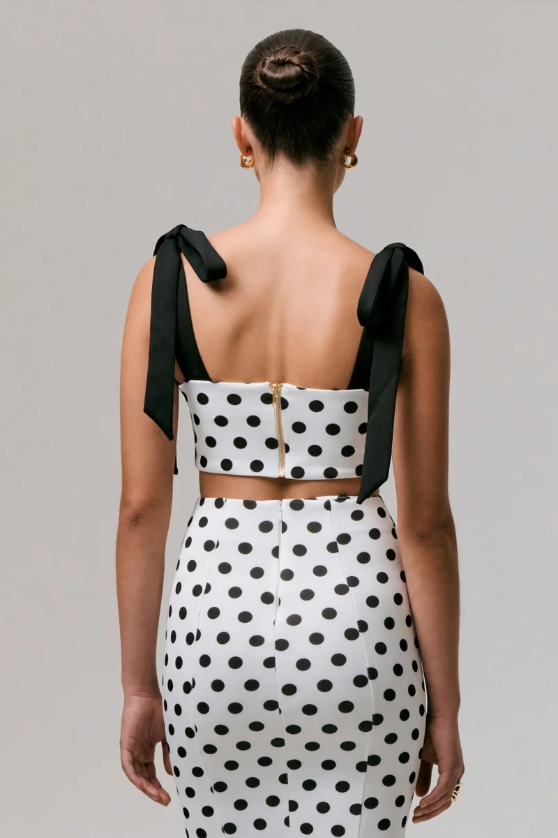 Phoebe | Top corto de lunares y tirantes negros con lazada - Imagen 3