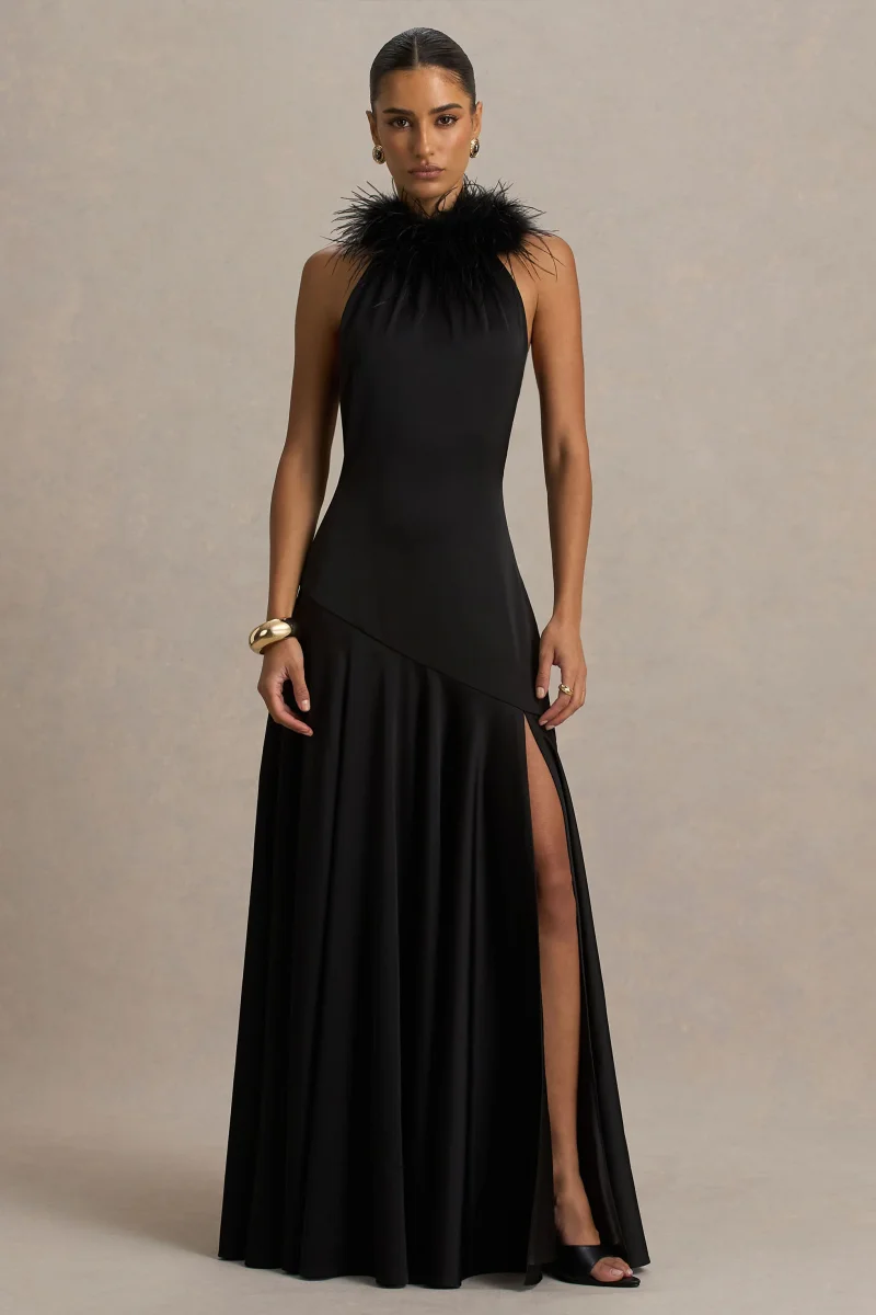 Jemima | Vestido largo de satén negro con cuello halter y detalle de plumas - Imagen 2