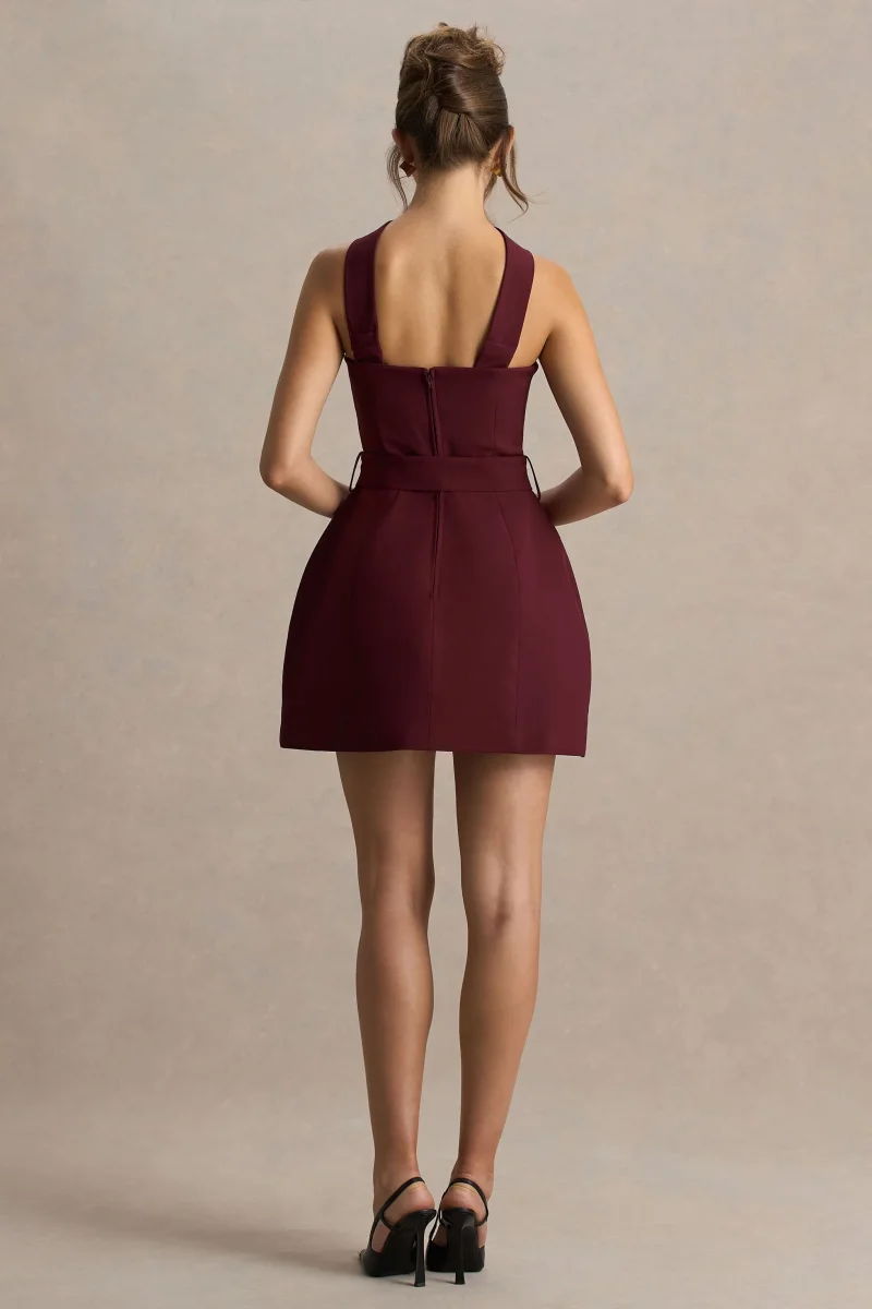 Timberly | Vestido corto en burdeos de cuello alto y corte entallado - Imagen 3