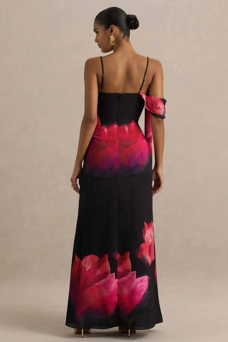 Leonara | Vestido largo con detalle de flor rojizas y una manga drapeada - Imagen 3