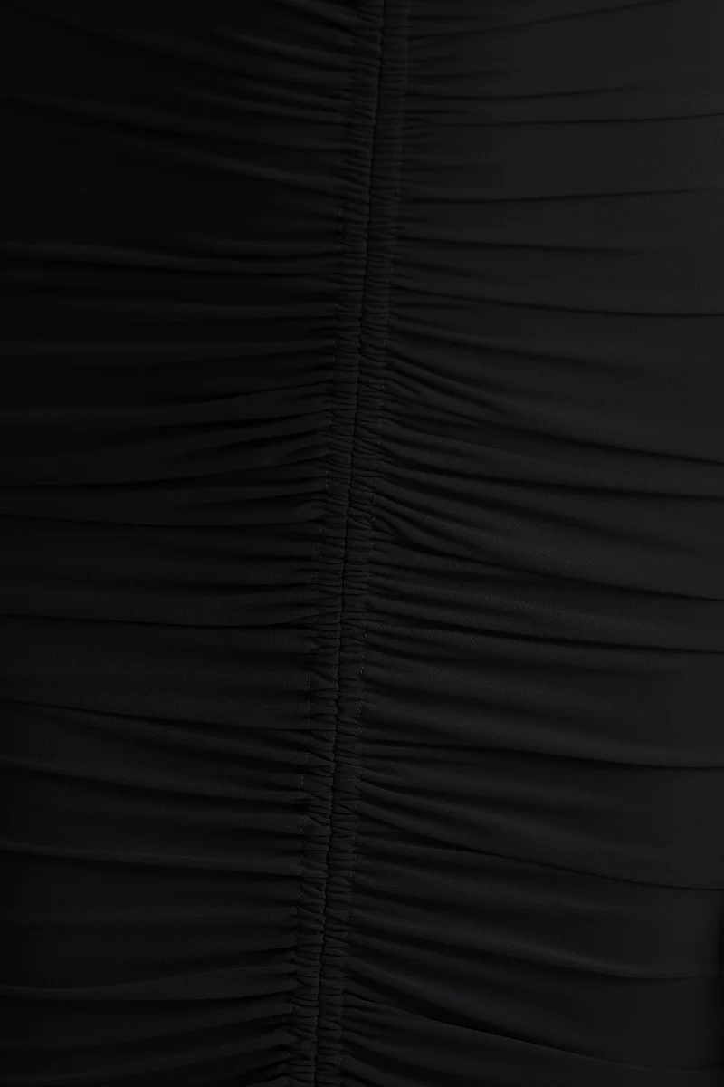 Jewel | Vestido Largo de cuello de pico profundo negro con abertura frontal y detalle fruncido - Imagen 7