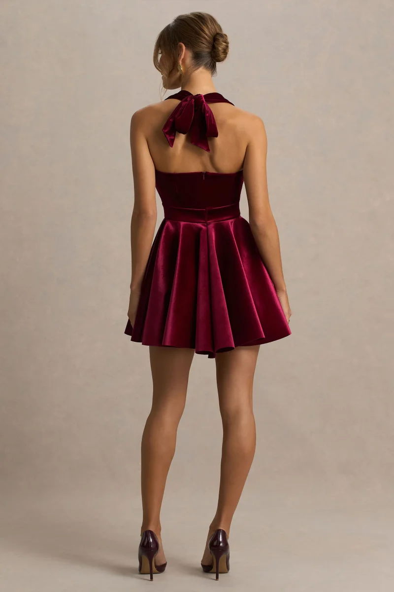 Mirage | Vestido Corto de Terciopelo Burdeos con Escote Halter y Falda Skater - Imagen 3