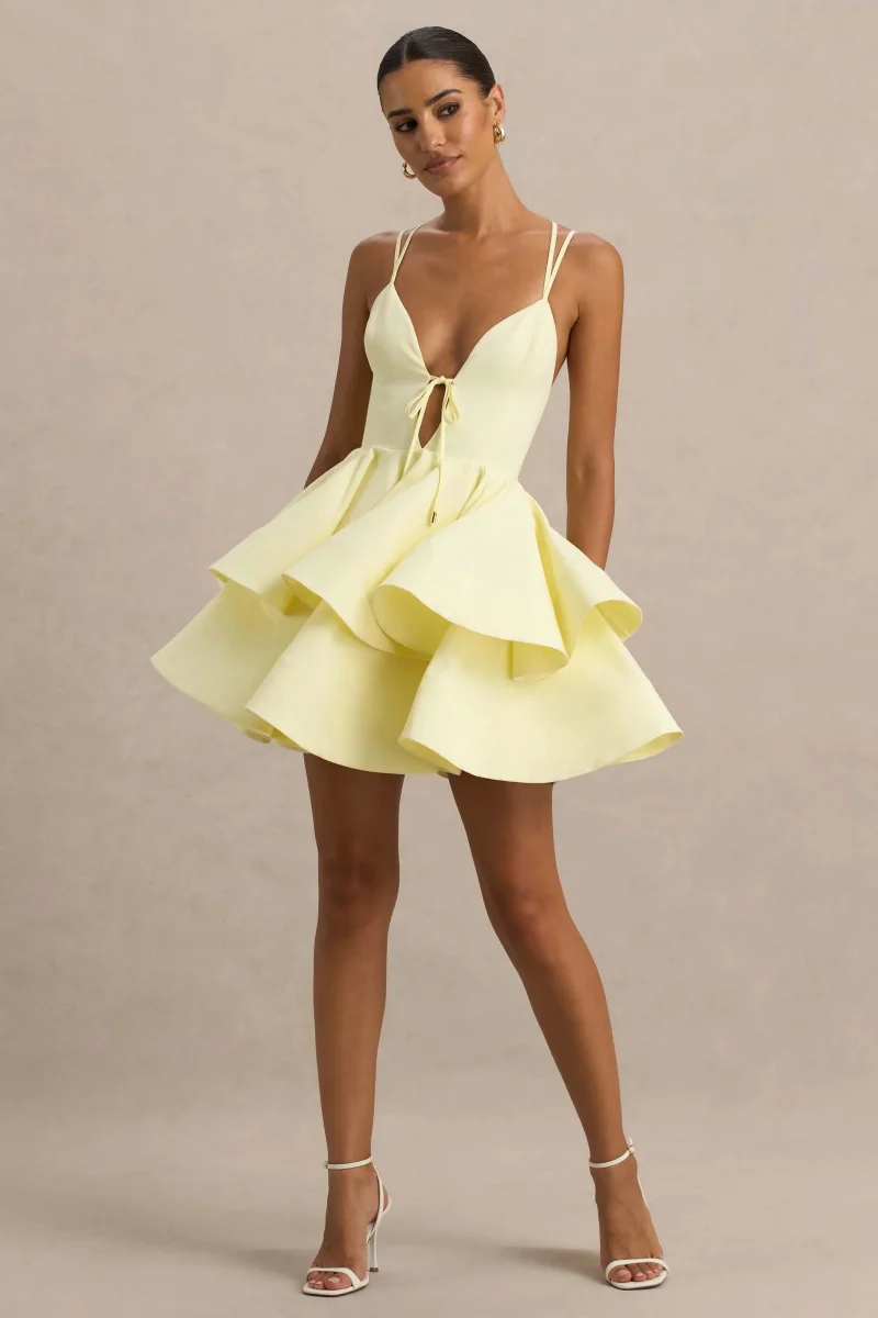 Flavia | Vestido corto amarillo con escote pronunciado y falda de volantes - Imagen 7