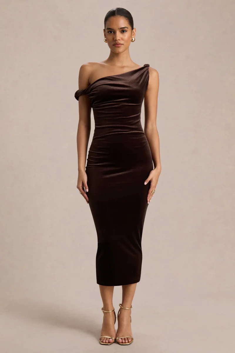 Carella | Vestido Midi Asimétrico de Terciopelo Marrón con Retorcido - Imagen 2