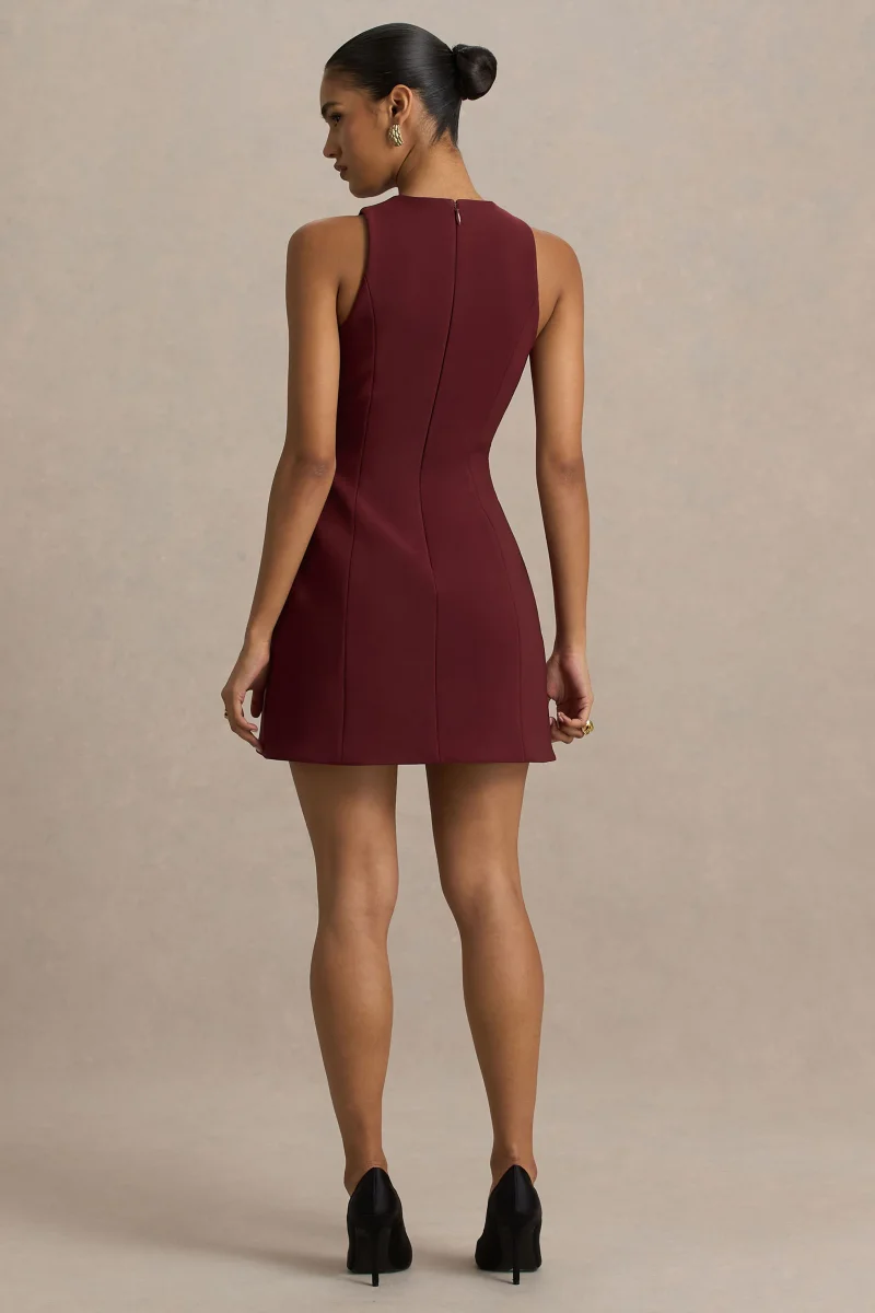 Belony | Vestido corto en color ciruela oscuro con cuello redondo y detalles de botones - Imagen 3