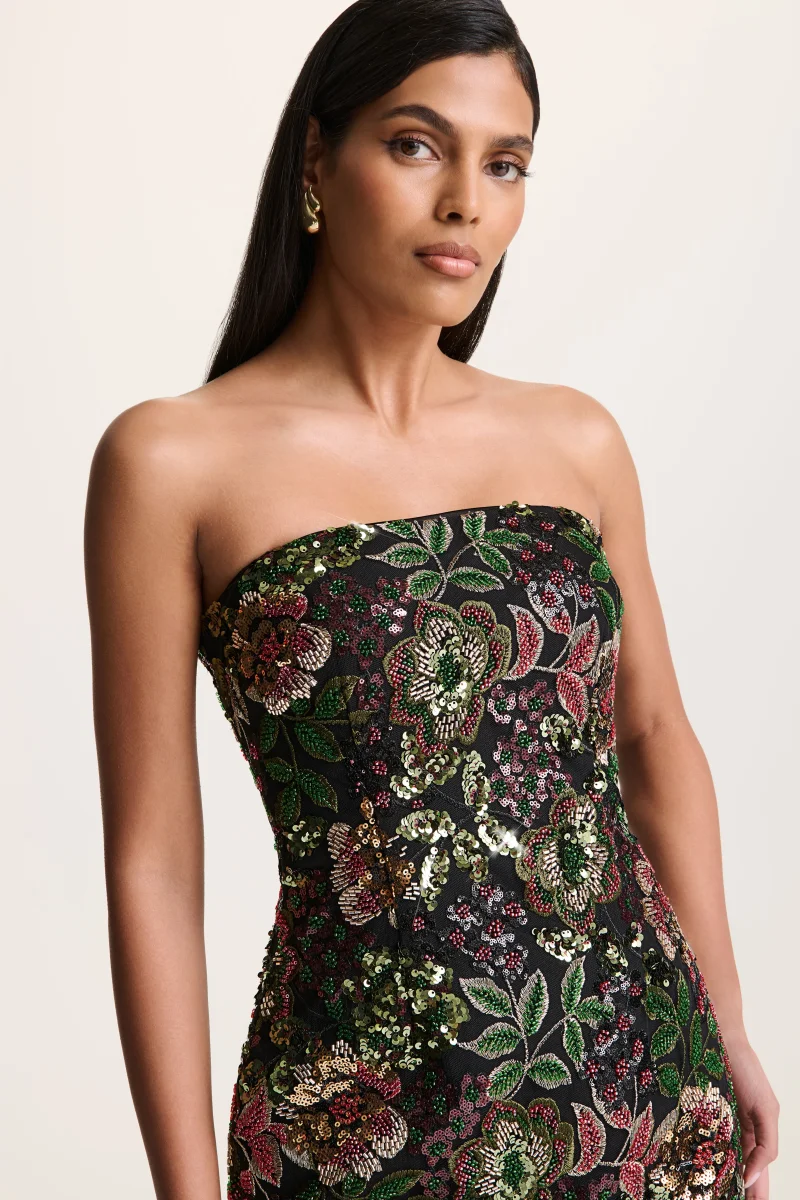 Cora | Vestido Largo Bandeau de Malla y Lentejuelas con Capa en la Espalda - Imagen 5